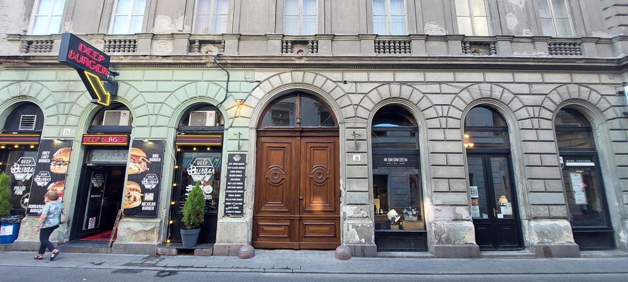 Classical Budapest Apartment In The Old Pest מראה חיצוני תמונה